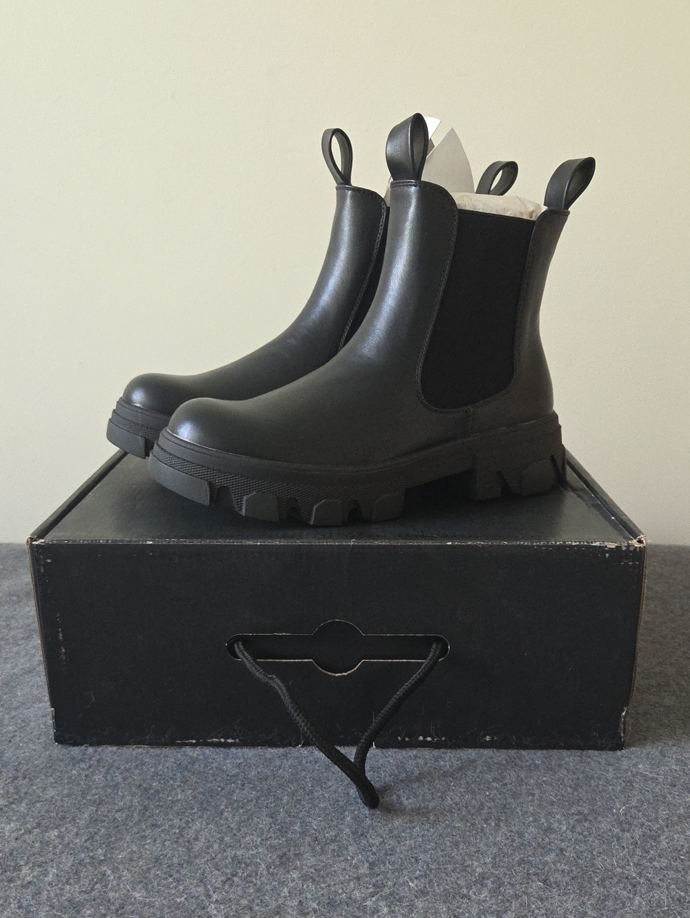 NIB - HARLOW EMILY BLACK CHUNKY BOOTS WOMEN SIZE 7 - BOATHOUSE